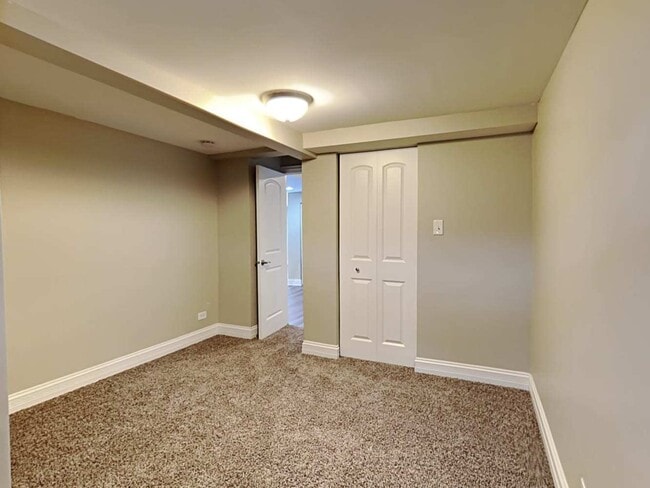 Building Photo - 2S526 Cynthia Dr
