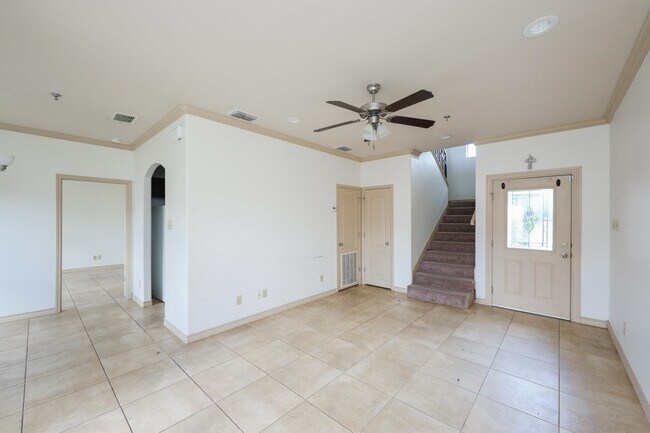 Building Photo - 10510 Sandia Dr