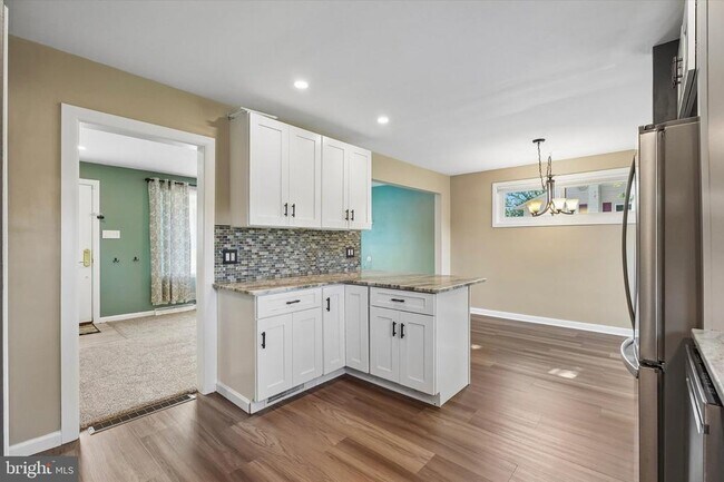 Building Photo - 2176 Meadowview Dr