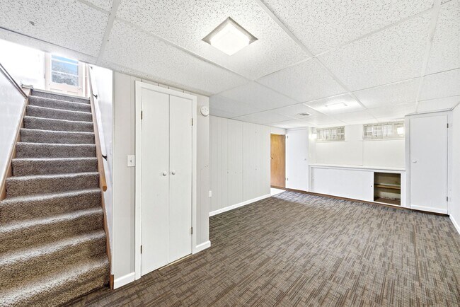 Building Photo - 8983 Highland Dr