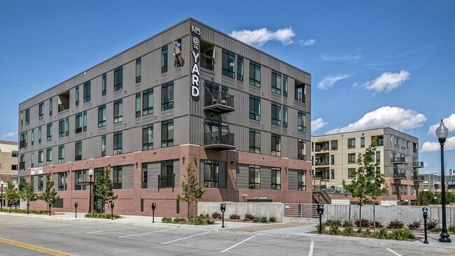 Building Photo - 1415 Cuming St