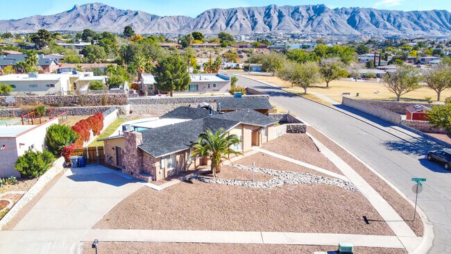 Building Photo - 816 Marimba Dr