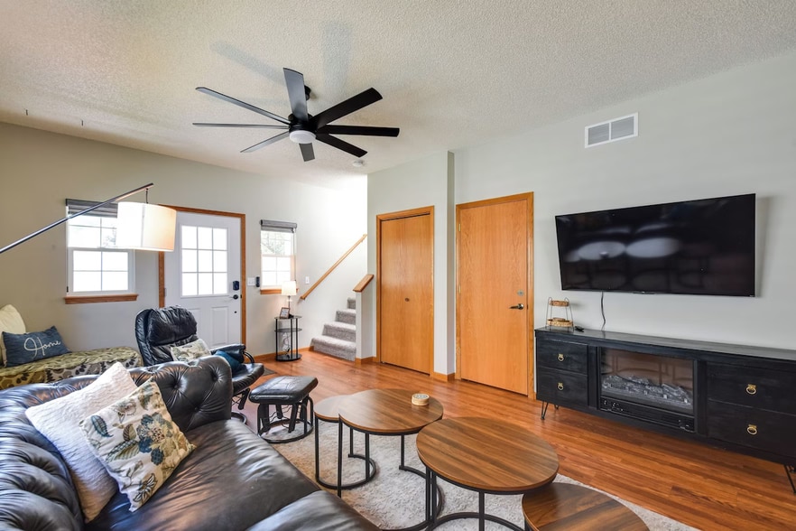 Living Room - 2762 Irving Ave