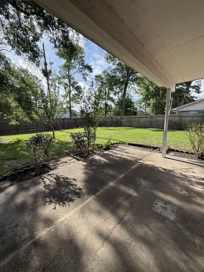 Building Photo - 880 Lockwood Dr