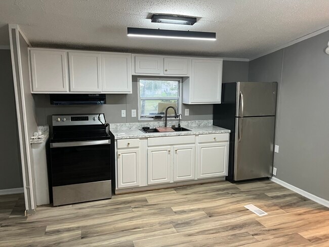 Building Photo - 525 Burmaster Dr