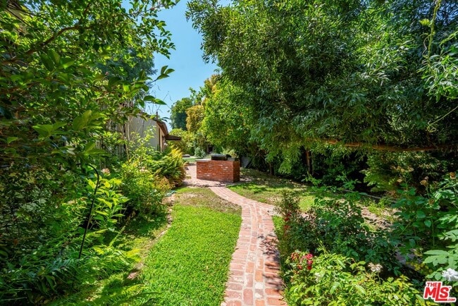 Building Photo - 23057 Sylvan St