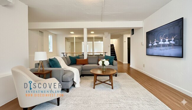 Building Photo - Oakmore 3+ Bedroom Spanish Mediterranean Home