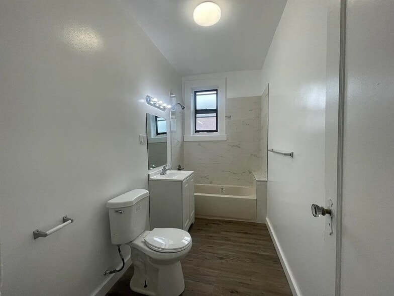 Building Photo - 2 Noll Pl
