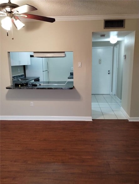 Primary Photo - 4324 NW 9th Ave