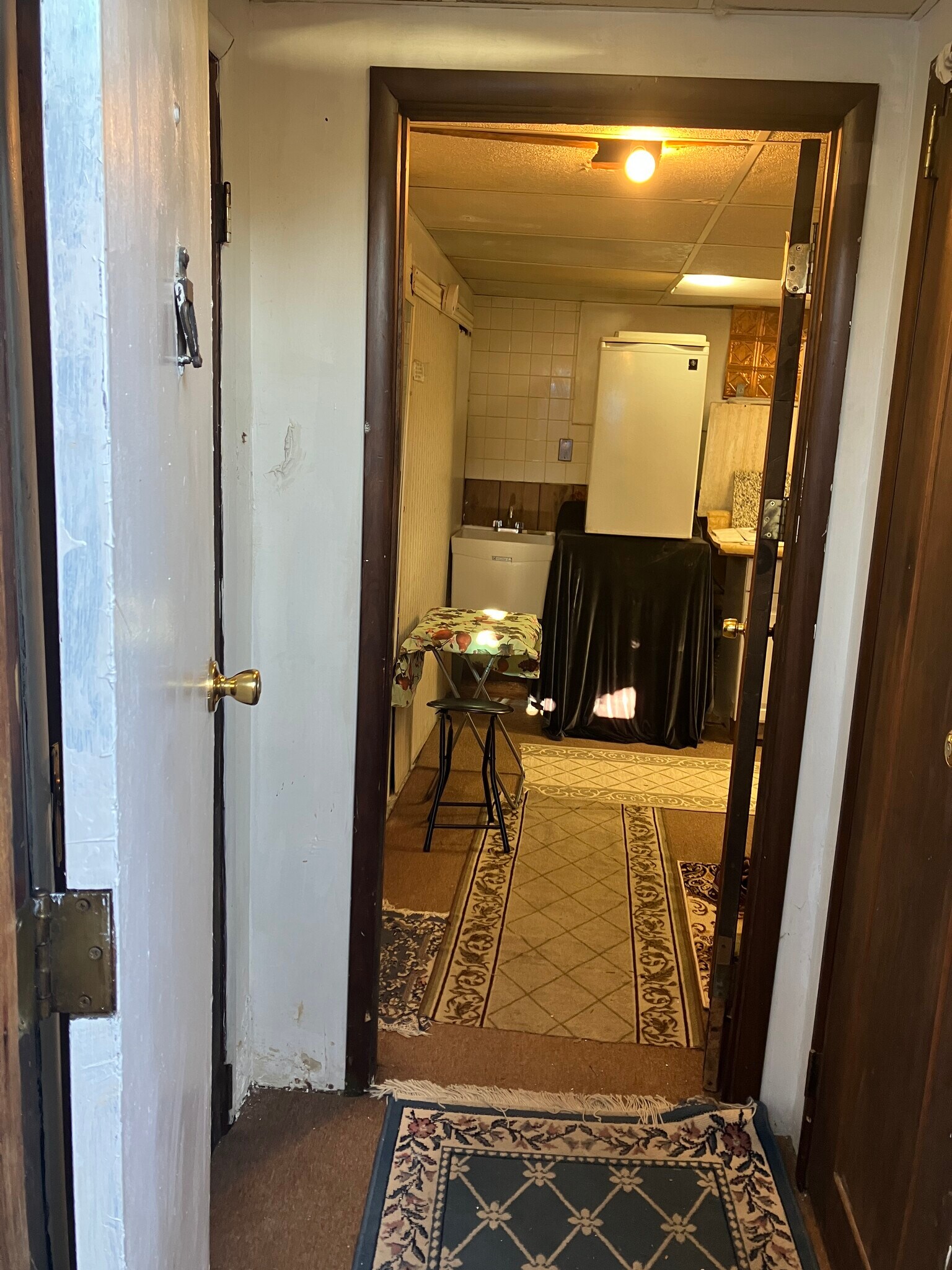 Quiet clean Entry - 764 Lenore Ln