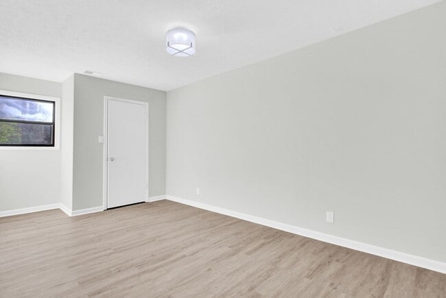 Building Photo - 1010 Mathews Ct