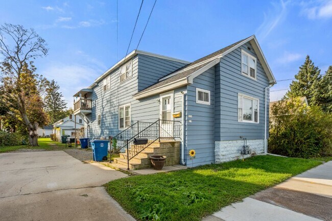 Building Photo - 617 W 8th Ave