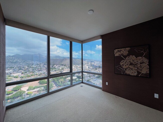 Building Photo - Luxurious Penthouse Living in Downtown Honolulu!