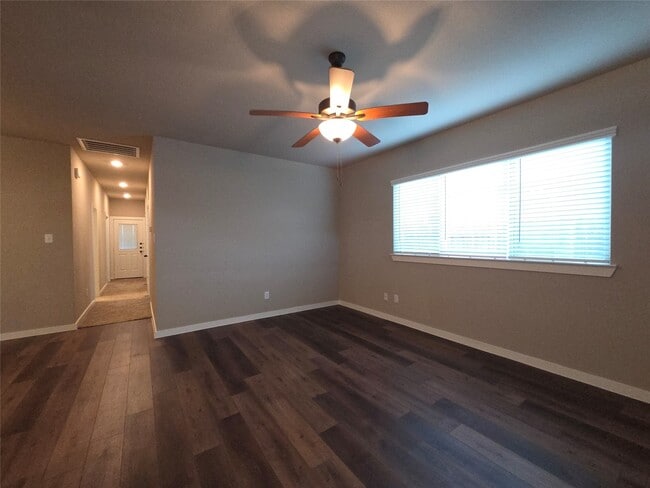 Building Photo - 9740 Grosbeak Ln