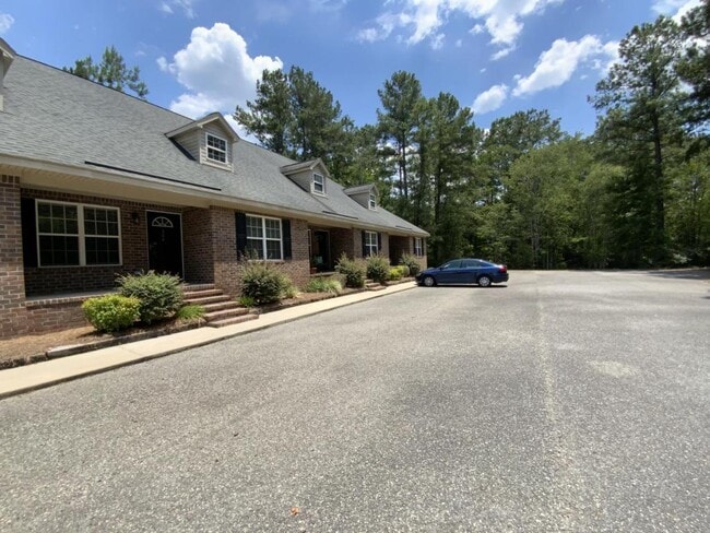 Building Photo - 104 Lakeview Commons Dr