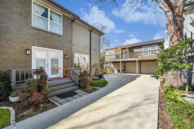 Building Photo - 2108 Branard St