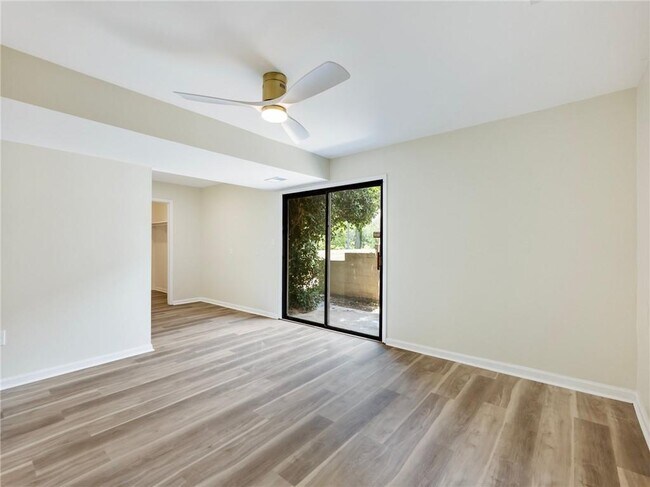 Building Photo - 605 Candler St