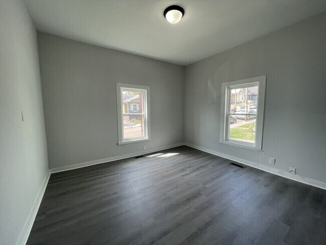 Building Photo - 1621 Dora St