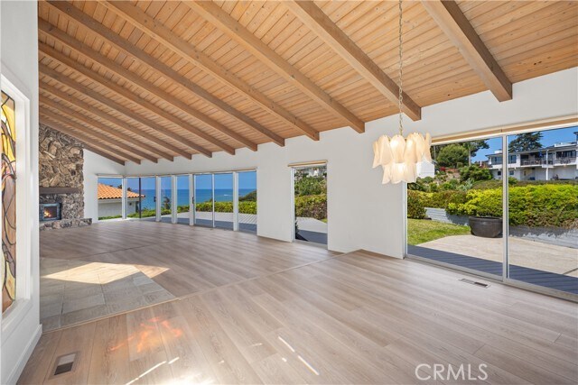 Building Photo - 504 Avenida La Costa