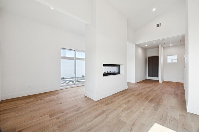 Building Photo - 3514 Mt Vernon St