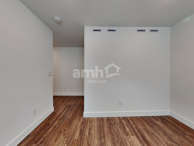 Building Photo - 10044 Spire St