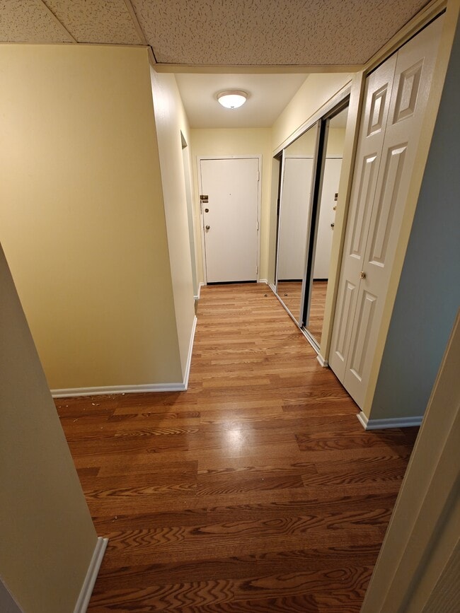 Building Photo - 2600 Brookwood Way Dr