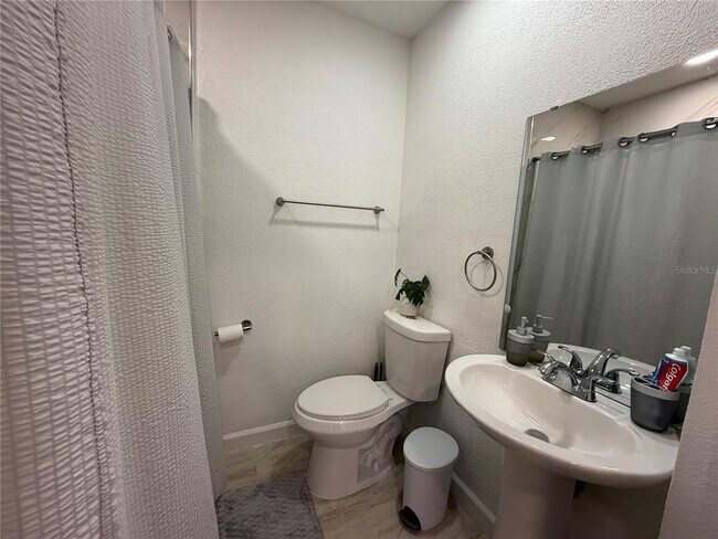 Building Photo - 707 Engel Dr