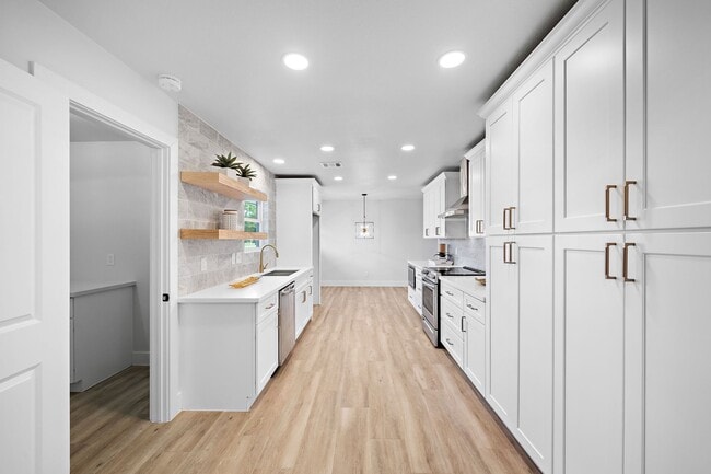 Building Photo - 5123 Willowbend Blvd