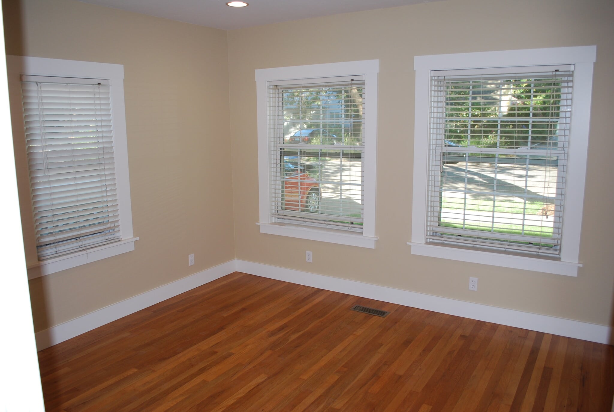 BR 1 - 869 Harding Ave