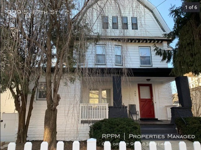 Building Photo - 909 S 17th St - 2 - 2 beds, 1 full bath