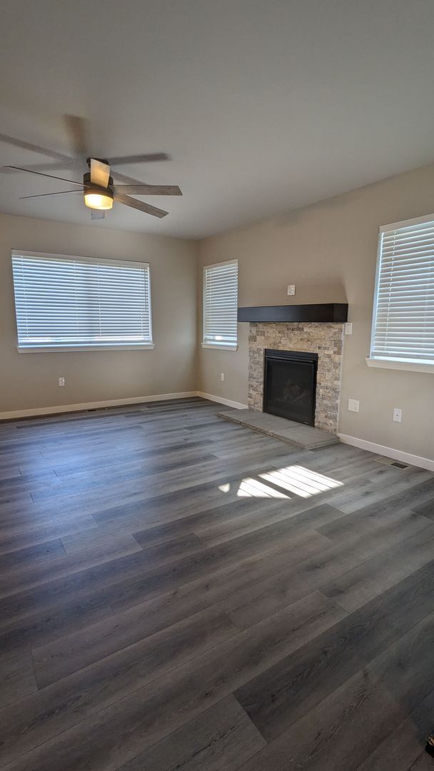 Building Photo - BEAUTIFUL TWO STORY 4 BDRM 4 BATH HOME WIT...
