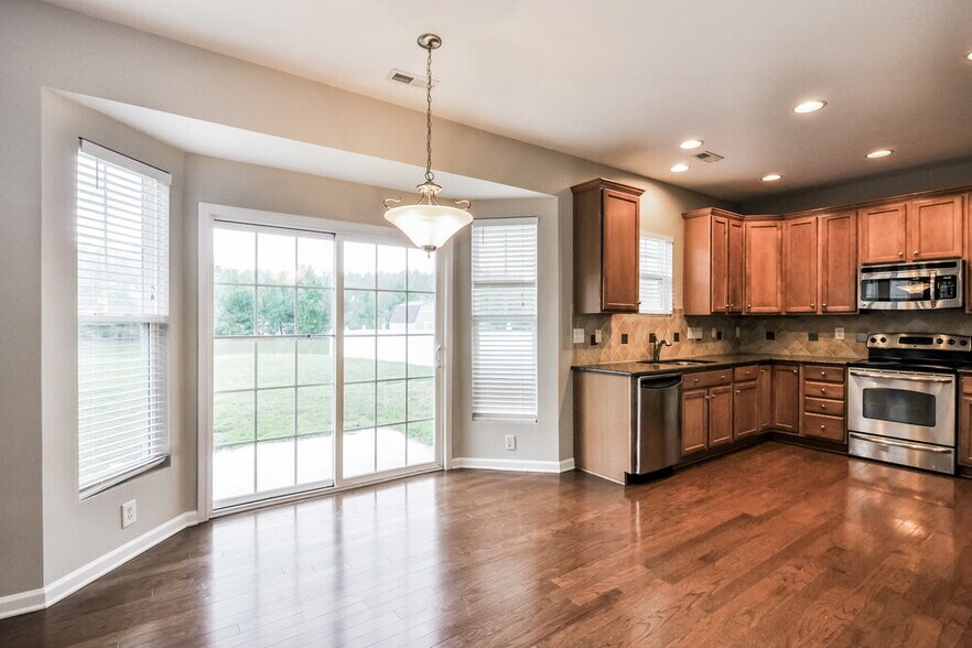 Building Photo - 3215 Whispernut Ln