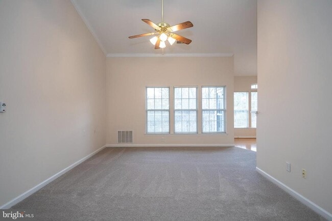 Building Photo - 712 Kings Path