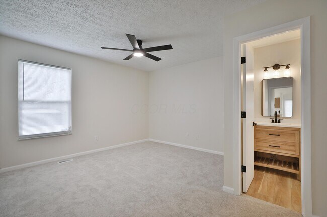 Building Photo - 989 Lavender Ln