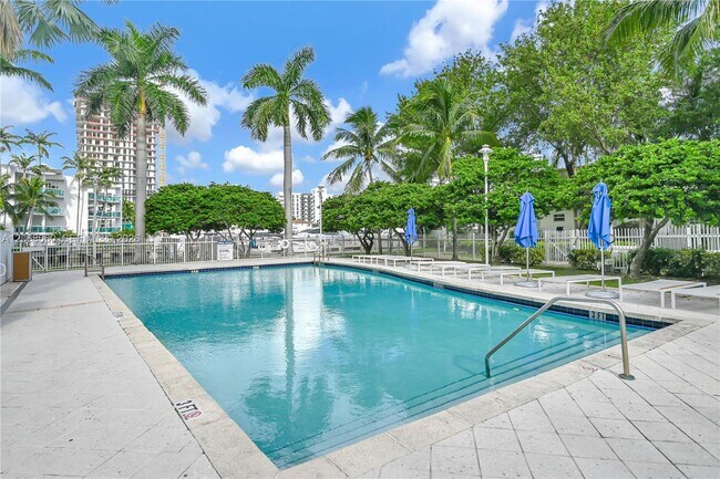 Building Photo - 7900 Harbor Island Dr