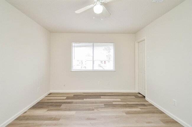 Building Photo - 11818 Spring Grove Dr