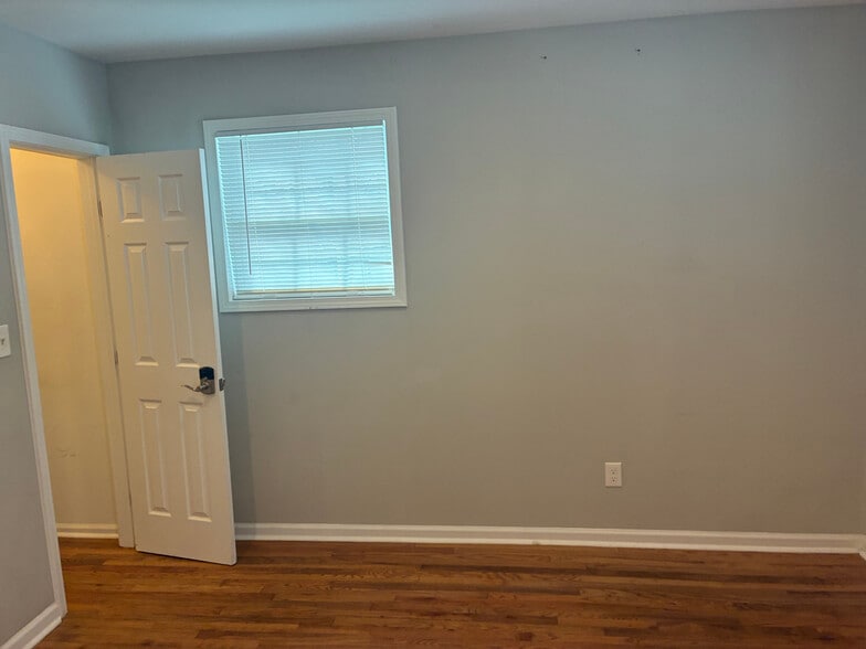 Building Photo - Room in House on Mayson Turner Rd NW