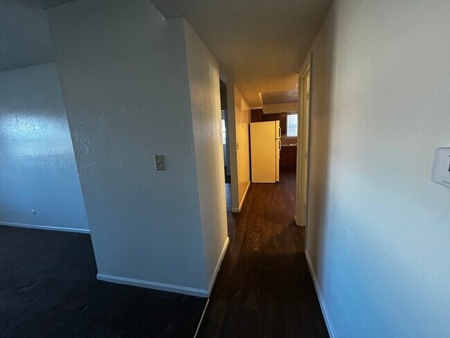Building Photo - 1415 W Maple Ave