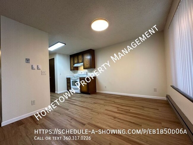 Building Photo - Updated 2 Bedroom Apartment with View of P...