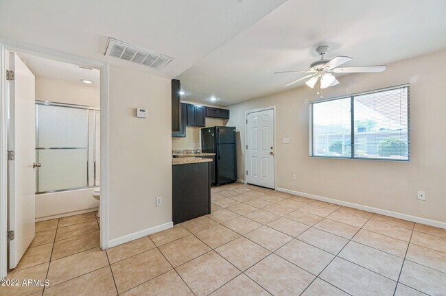 Building Photo - 3949 E Earll Dr