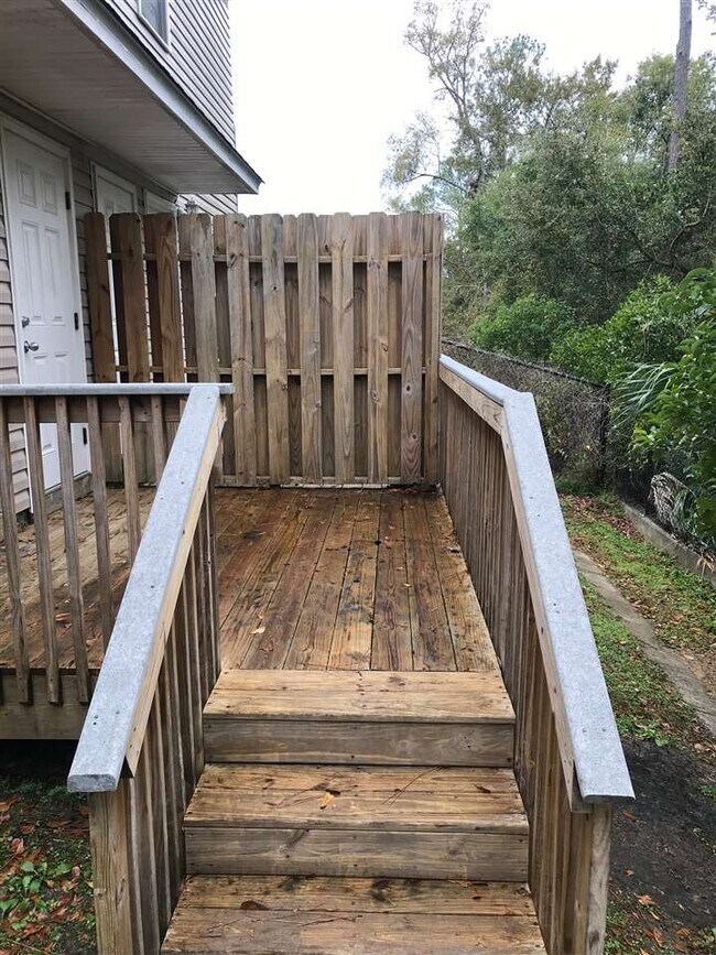 Building Photo - 2222 Cedarbrook Ct