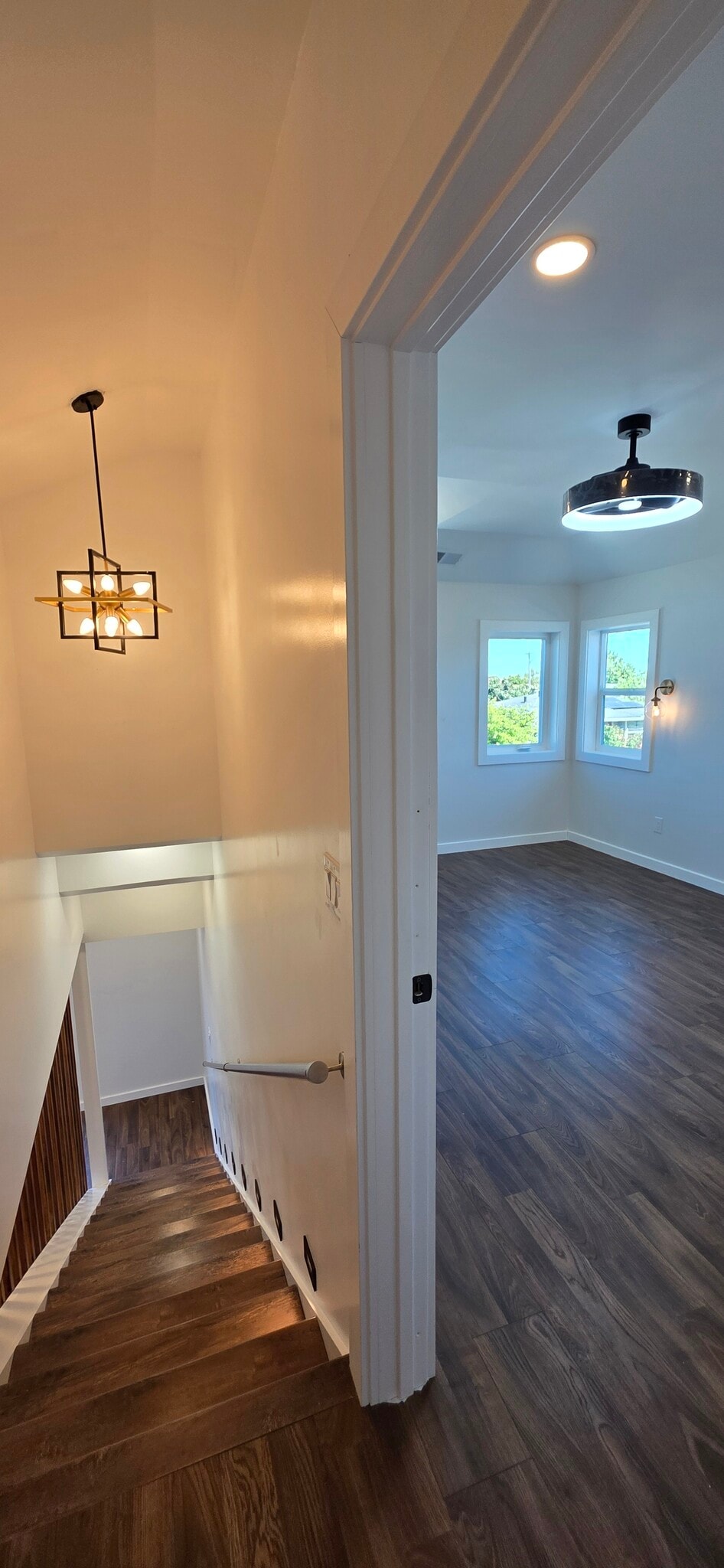 Building Photo - 425 Daisy Ln