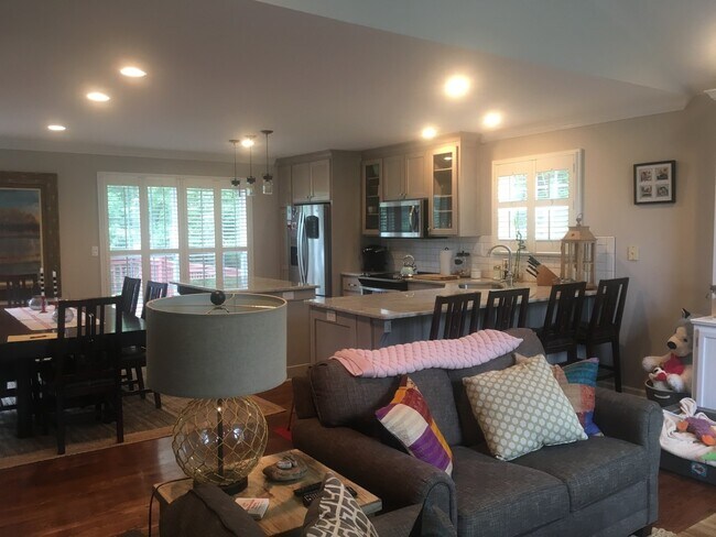 Building Photo - Beautiful 3Bd/2.5 Bath Goshen Woods Property