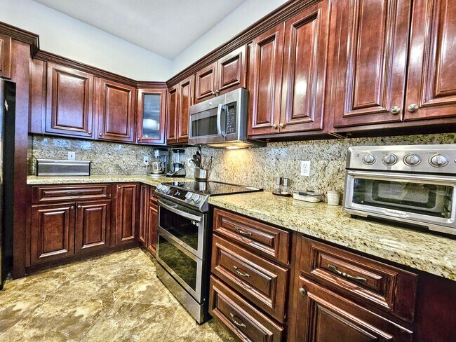 Building Photo - 1225 Avondale Ln