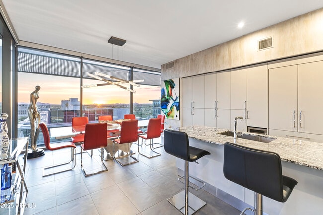 Building Photo - 7180 E Kierland Blvd