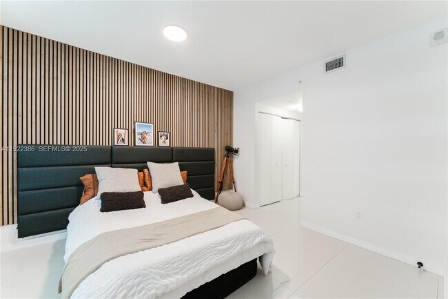 Building Photo - 488 NE 18th St