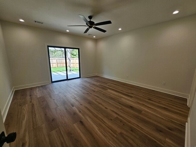 Building Photo - 7233 Havenwood Dr