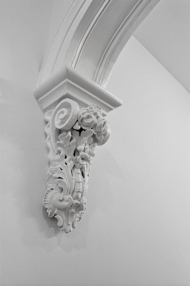 Building Photo - 139 Grand St