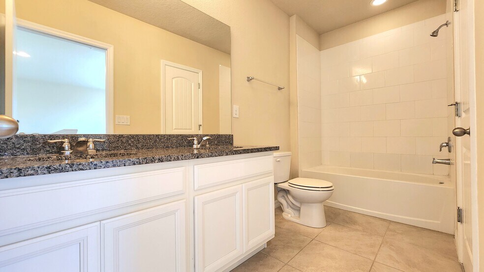 Building Photo - 16749 Harper Cove Dr