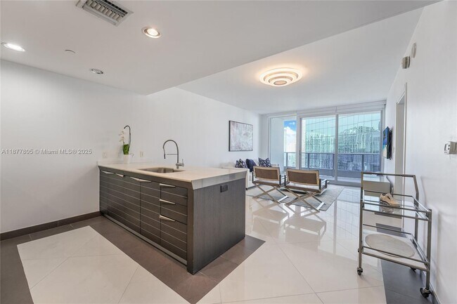 Building Photo - 200 Biscayne Blvd Way